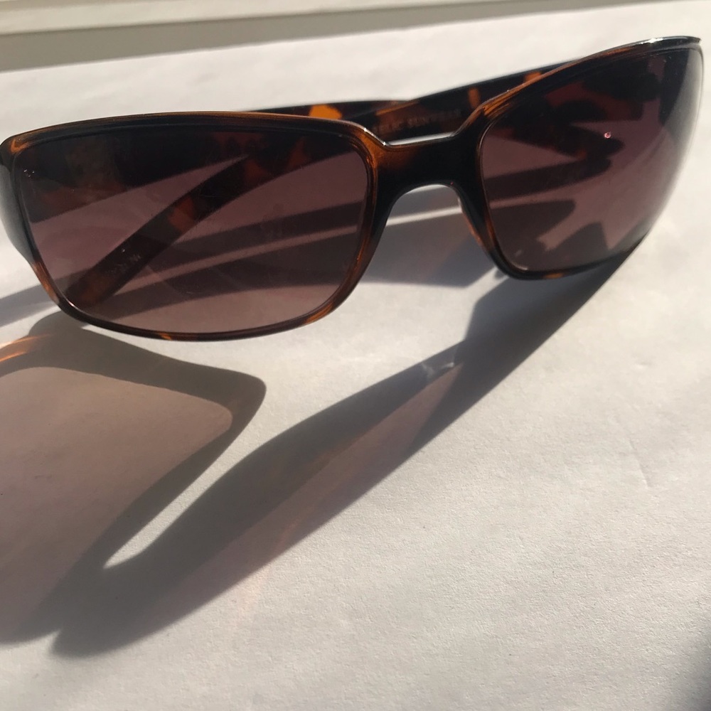VINTAGE SUNGLASSES